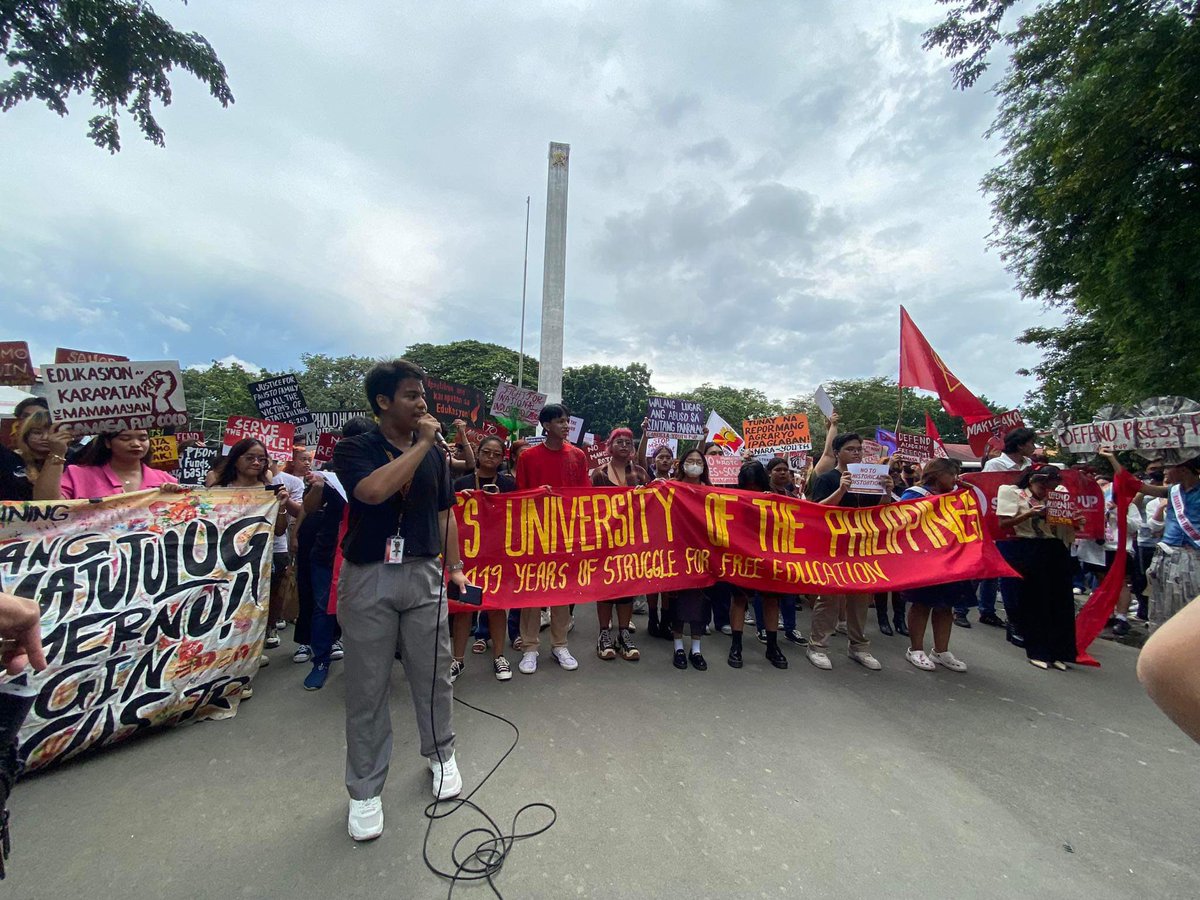 pupcocdakom's tweet photo. 𝗛𝗔𝗣𝗣𝗘𝗡𝗜𝗡𝗚 𝗡𝗢𝗪 | Bitbit ang kanilang mga hinaing, ilang grupo ng mga student council ng iba’t ibang departamento ang kasalukuyang nagsasagawa ng protesta sa PUP university avenue bilang kaisa sa mga programa ngayong Balik Sinta. https://t.co/hM6GyduIBR