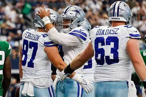 NotiDeportess's tweet photo. COWBOYS RETOMAN EL TRIUNFO🏈🤠❕
Los @dallascowboys lucen su poderío defensivo💫y retoman el camino al triunfo a costa de los @Patriots con🏆VICTORIA🏆 aplastante de Dallas con MARCADOR 38-3 💪🏈
1ero de Oct. Semana 4 de @NFL 🔥
#NFL #DallasCowboys #patriots #domingodeNFL https://t.co/V3wkxVcBd8