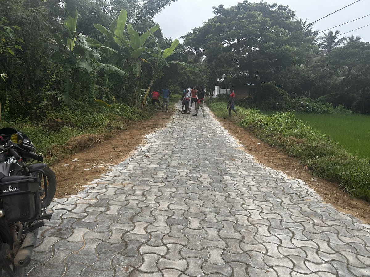 DPriyajit's tweet photo. Cleanliness is a good habit that we need to follow. We can make our village beautiful; by being in the clean India mission, we can achieve something fruitful.#BYC #swatchbharat #Kakatpurconstituency #bhogapada #gopblock @Vkpandianfancl1 @samirdash01 @subratchhatoi bro @btushar02 https://t.co/WdBJyKyj4L