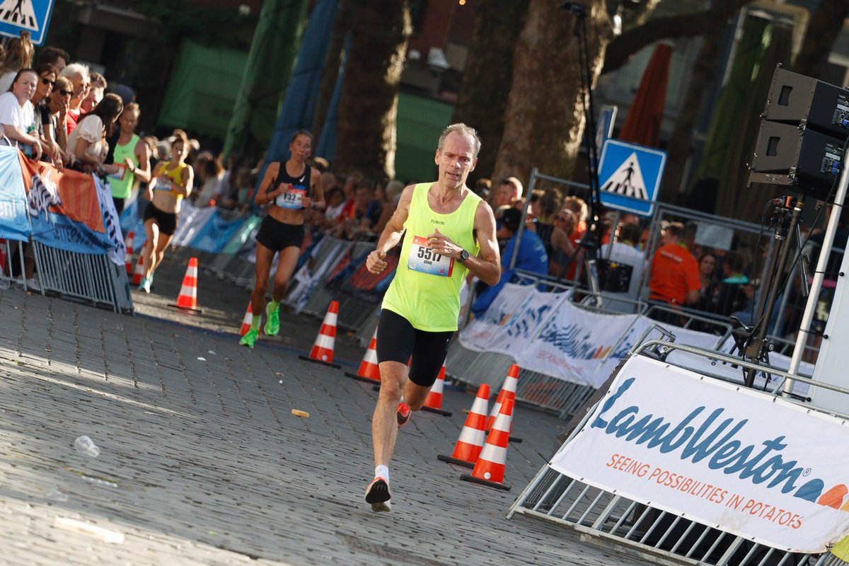 kophorst's tweet photo. #singelloopbreda was best druk en mooi weer voor de toeschouwers https://t.co/vUDOT2uz2j