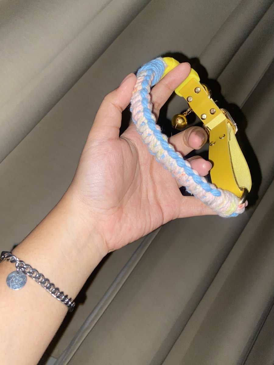 ada yang punya peliharaan anjing kecil gaaak aku abis beli kalung buat kkuma tapi kelebaran 😭 adjustable sampai lingkar leher 40cm

giving it for free tinggal bayar ongkir aja atau shopee chings