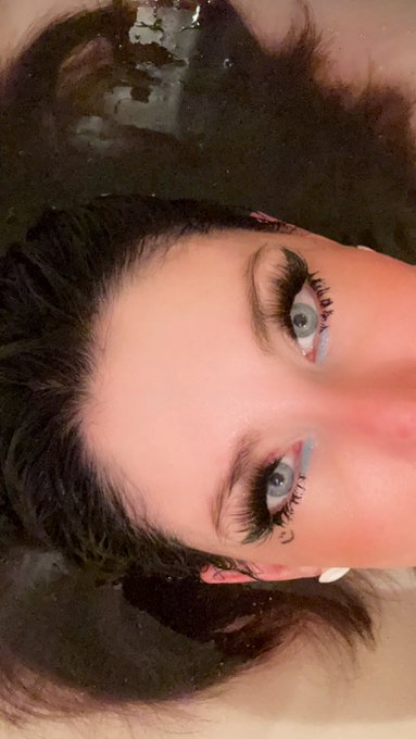 Watch xolindseyxo's leaked NSFW photo on TwXstars