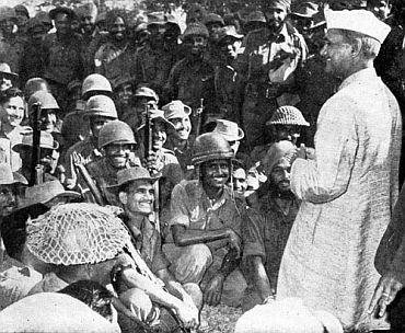 Remembering a true leader on his birthday anniversary! 

Prime Minister of India Lal Bahadur Shastri standing tall with our brave Army soldiers in 1965.

#LalBahadurShastri  #JaiJawanJaiKisan
#Bapu_आओ_Allowance_दिलवाओ
#pharmacist_चाहे_ModiJi_दरकार
#Pharmawarrior 
#GandhiJayanti