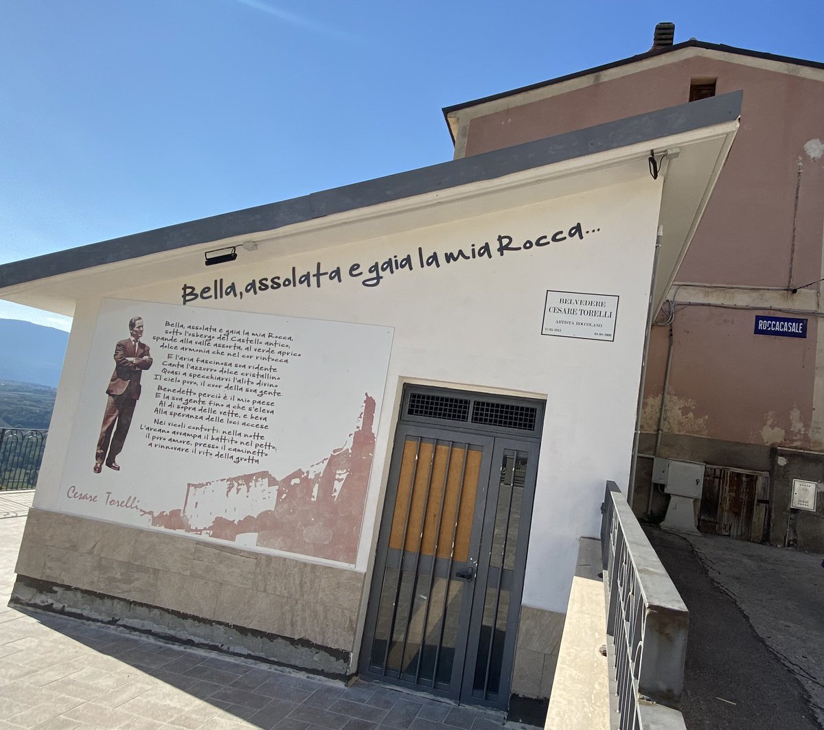 patrizia_13's tweet photo. Walked all the way up to il Castello today. #Roccacasale #Abruzzo https://t.co/VGCYF0XI6m