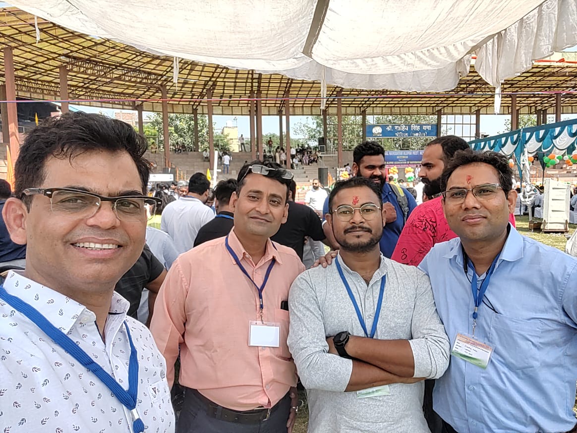 नवोदय जनतांत्रिक पार्टी के राष्ट्रीय अध्यक्ष श्री श्यामवीर चाहर जी के साथ पार्टी के अन्य पदाधिकारी,अखिल भारतीय नवोदयन समागम में प्रतिभाग करते हुए...
#भ्रष्टाचार_पर_वार_NjP_इस_बार
#लोकसभा_2024 #शिक्षित_भारत_श्रेष्ठ_भारत