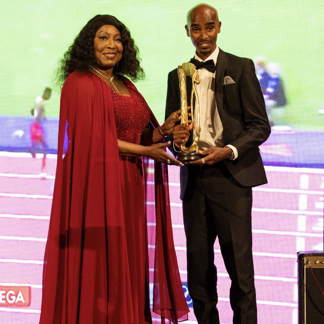 Privileged to present the four-time Olympic champion @Mo_Farah with the @BoA_Awards Lifetime Achievement Award 🏆. His inspiring journey is a testament to the power of dedication & perseverance. Thanks for your outstanding impact on the sporting world. You are a true icon! 🌟