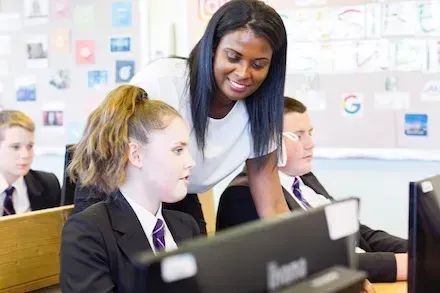 Are you interested in offering GCSE Computer Science at your school? There's a bundle of financial support available to you! Learn more: buff.ly/46g3hkn Your Computing Hub can talk you through your options. Register your school's interest here: buff.ly/45YiczW