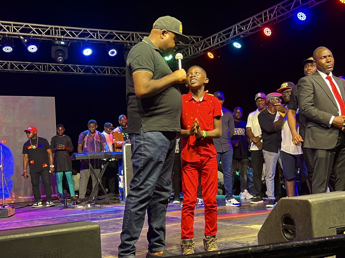 govdouyediri's tweet photo. It was a great night at the Bayelsa Mega Concert at Ox-Bow Lake Pavillion, Swali, Yenagoa.

I sat with other top government functionaries and the intimidating crowd at the venue to identify with our entertainers.

I only not watched the different performances by young talented artistes from Bayelsa State, but I laughed at jokes and danced while homeboy Tari Oge singer, Roland and Nembe-born kid sensation, Triumph Arthur Ikonigha, mounted the stage.

With the massive attendance at the show, I am delighted that the people are feeling our investment in the restoration of peace and security by the Prosperity Administration.

To the organisers, I say well done and with the huge success of the show, I have recommitted myself to the growth of entertainment and our government will make more investment in that sector going forward.