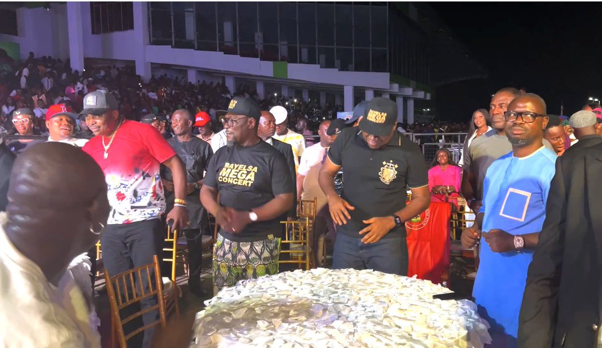 govdouyediri's tweet photo. It was a great night at the Bayelsa Mega Concert at Ox-Bow Lake Pavillion, Swali, Yenagoa.

I sat with other top government functionaries and the intimidating crowd at the venue to identify with our entertainers.

I only not watched the different performances by young talented artistes from Bayelsa State, but I laughed at jokes and danced while homeboy Tari Oge singer, Roland and Nembe-born kid sensation, Triumph Arthur Ikonigha, mounted the stage.

With the massive attendance at the show, I am delighted that the people are feeling our investment in the restoration of peace and security by the Prosperity Administration.

To the organisers, I say well done and with the huge success of the show, I have recommitted myself to the growth of entertainment and our government will make more investment in that sector going forward.