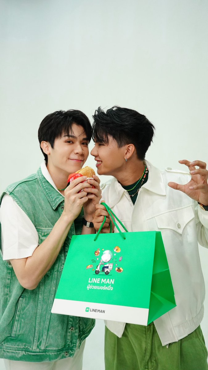 LINEMAN_TH's tweet photo. เรื่องกินไม่เคยยอมแพ้ แต่เรื่องรักแท้ต้องแพ้ให้เธอ อุ้ย เขินน้าา #ฟอร์ดพีท 💗

#LINEMANxBossNoeulVSFortPeat https://t.co/dUA13391ql