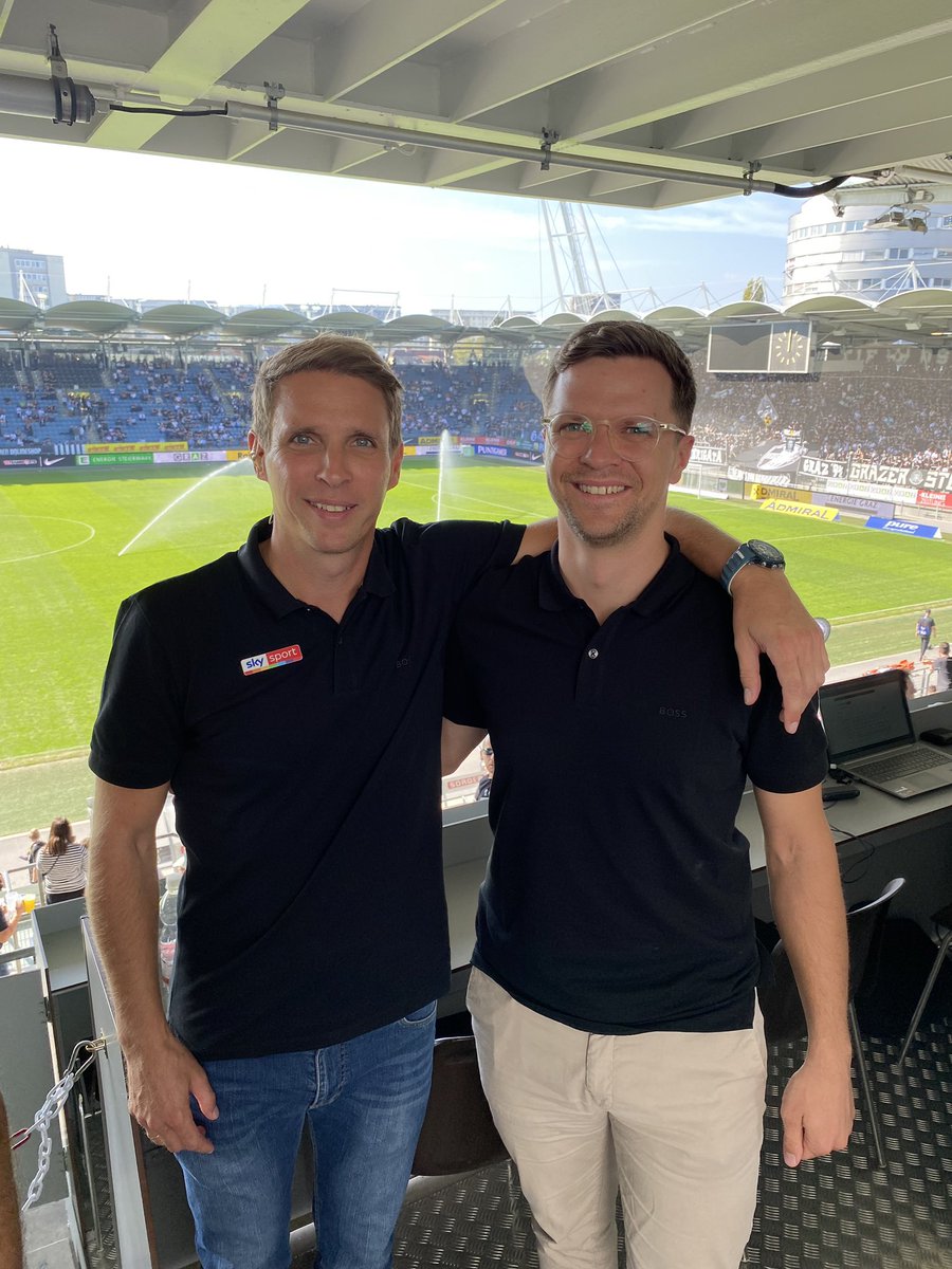 Nachtrag zu #STUWSG:
Mit <a href="/Sky_Gerhard/">Gerhard Krabath</a> den imaginären FC Lungau vertreten. 
#BuamausdemGebirge 
<a href="/OEFBL/">Fußball-Bundesliga</a> <a href="/SkySportAustria/">Sky Sport Austria</a>