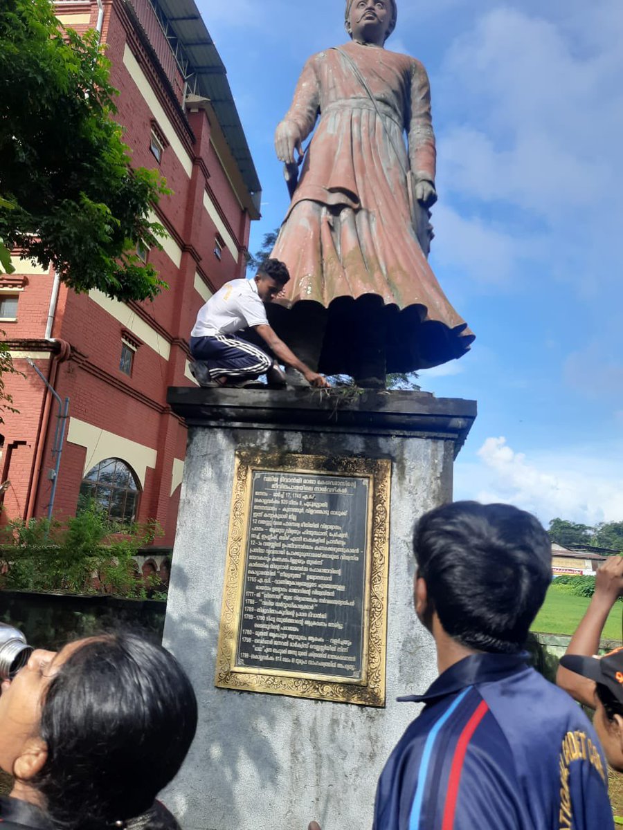 NCC_KER_LAK_DTE's tweet photo. On the Occasion of the Gandhi Jayanthi, SD College NCC cadets cleaned the Raja Kesavdas Statue premises https://t.co/BOhB0Iv0pv