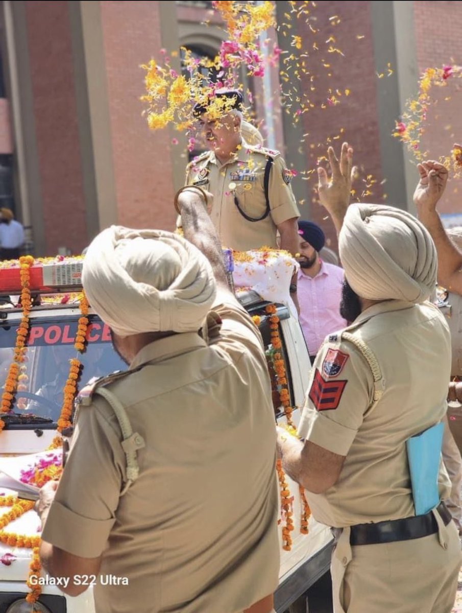 SukhpalKhaira's tweet photo. SALUTE to HONEST officers like Gurmeet Singh Chauhan, IPS for doing his duty and registering FIR against brother in law of AAP MLA for illegal sand mining. 
SHAME on @BhagwantMann for transferring an honest officer just to protect and shield such culprits. 
Adv @khaira_mehtab https://t.co/8M8OenZroZ