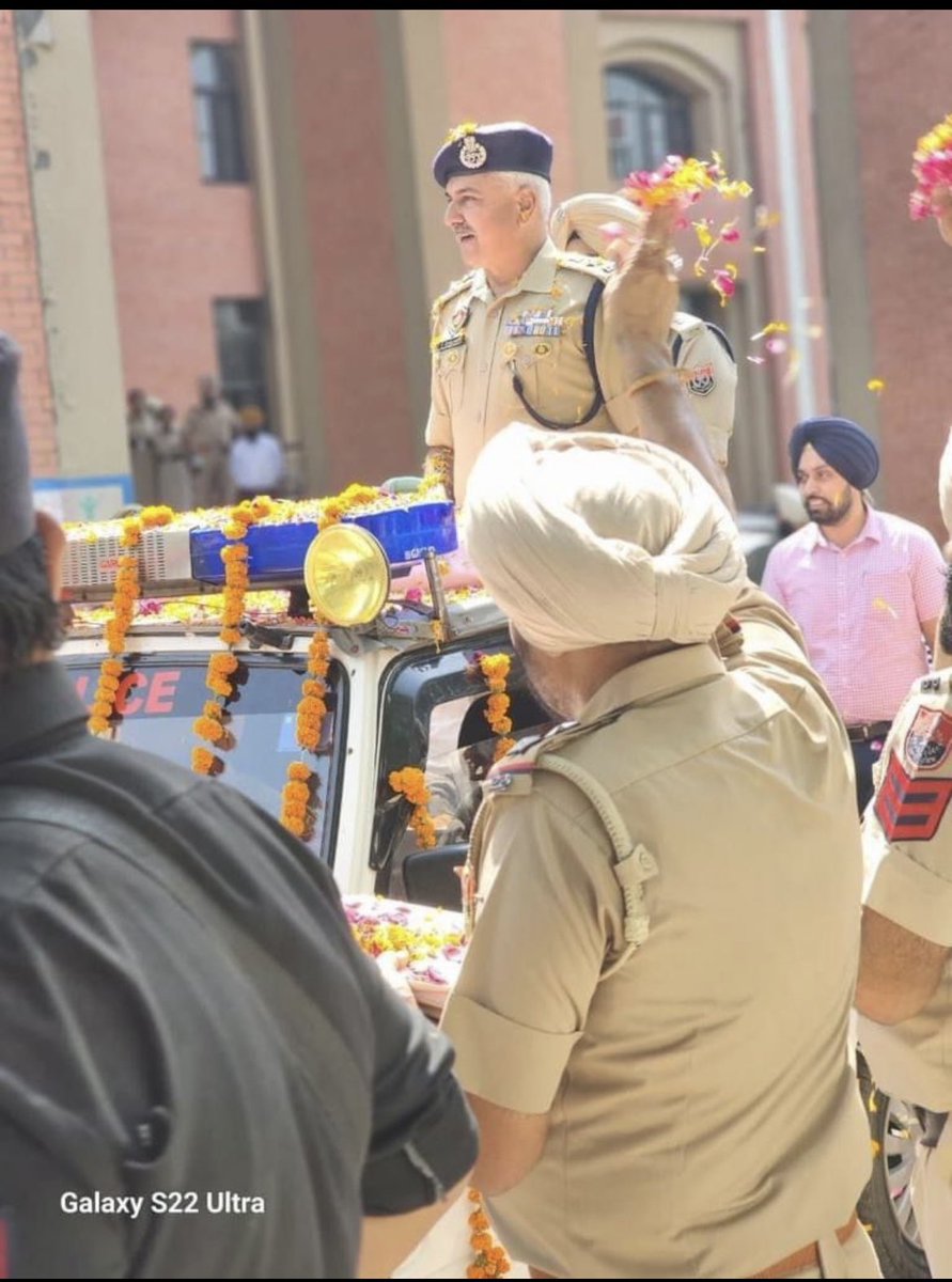 SukhpalKhaira's tweet photo. SALUTE to HONEST officers like Gurmeet Singh Chauhan, IPS for doing his duty and registering FIR against brother in law of AAP MLA for illegal sand mining. 
SHAME on @BhagwantMann for transferring an honest officer just to protect and shield such culprits. 
Adv @khaira_mehtab https://t.co/8M8OenZroZ