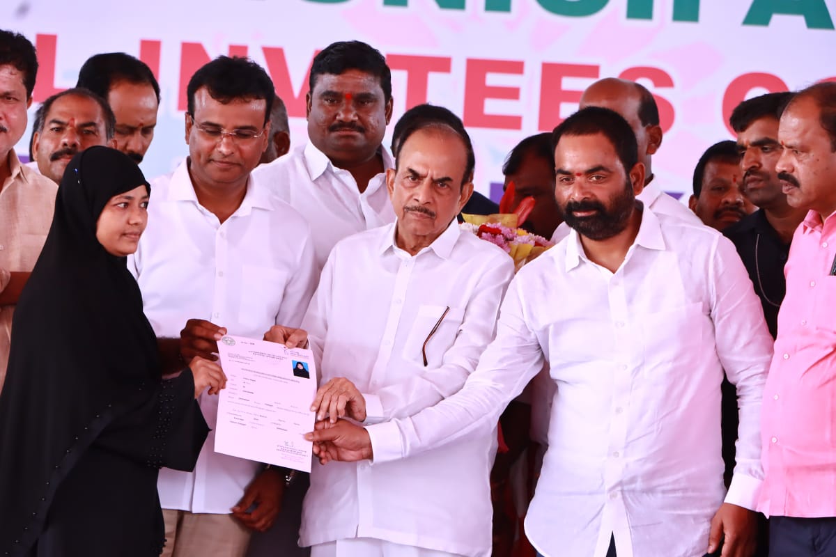కుత్బుల్లాపూర్ నియోజకవర్గం, దుండిగల్ మున్సిపాలిటీ పరిధిలో డబల్ బెడ్ రూమ్ ఇండ్ల పంపిణీ కార్యక్రమంలో హోమ్ మినిస్టర్ శ్రీ మహమ్మద్ అలీ గారితో కలిసి పాల్గొనడం జరిగింది.