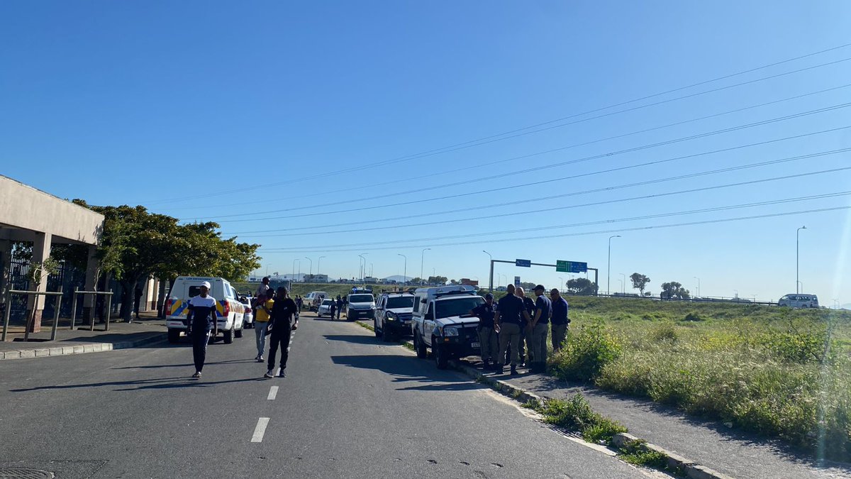 LudidiVelani's tweet photo. There are more law enforcement officers vehicles than the protestors so far. The protest was scheduled to begin at 9 am

#EFFProtest https://t.co/CzDvhlH9B2