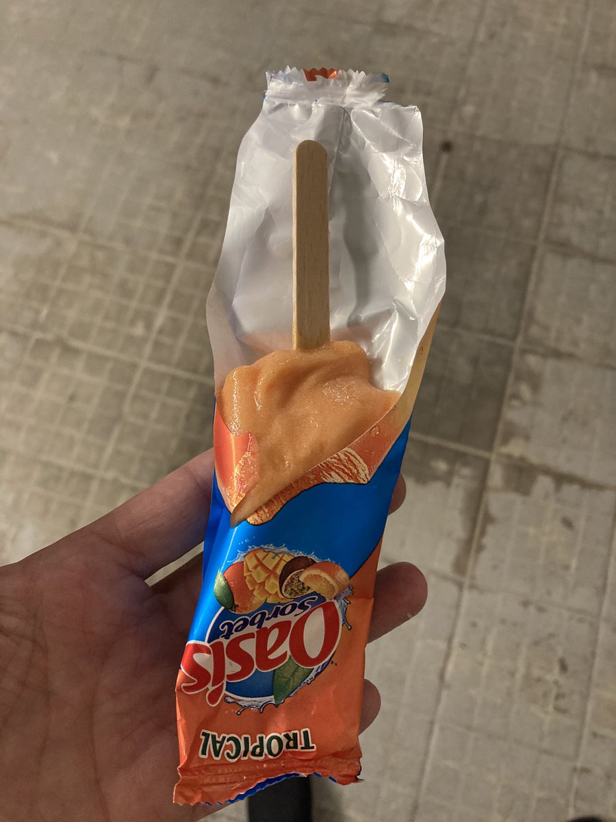 msgriton's tweet photo. @Leclerc_MEL se battre pour le pouvoir d’achat c’est bien. Respecter les règles d’hygiène alimentaire c’est mieux. Livraison à domicile du 27 septembre: tous les surgelés décongelés! Service client contacté dans la foulée. Lundi 2 octobre toujours aucun retour! #haccp https://t.co/ICQxTORdGF