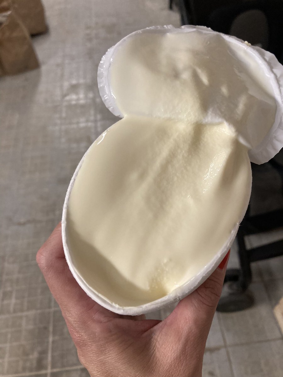 msgriton's tweet photo. @Leclerc_MEL se battre pour le pouvoir d’achat c’est bien. Respecter les règles d’hygiène alimentaire c’est mieux. Livraison à domicile du 27 septembre: tous les surgelés décongelés! Service client contacté dans la foulée. Lundi 2 octobre toujours aucun retour! #haccp https://t.co/ICQxTORdGF