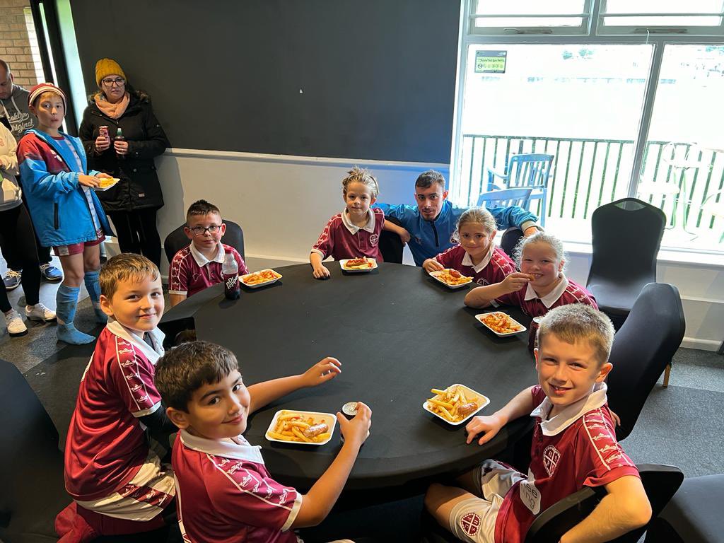 neilleetraining's tweet photo. Great weekend of football for Neil Lee Training and @DixonBooks sponsored Hull Saints Under 11s &amp; 9s. 2 futsal matches on Friday night with 2 great wins followed by 3-1 defeat on Sunday. Under 9s had a great first match on Sunday with tiredness kicking in during second match. https://t.co/g1rsalBio4