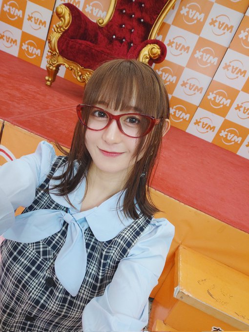 買取りまっくすさんでのイベント、参加してくれた皆様ホントにありがとうございました🥹❣️ 初めましての方に久しぶりに会えた方や懐かしい写真を持ってきてくれた方、差し入れ等もありがとうございます🥰  次は22日秋葉！ その前日は久々トークイベント！  新作も出てるようなのでチェックしてねん🫣