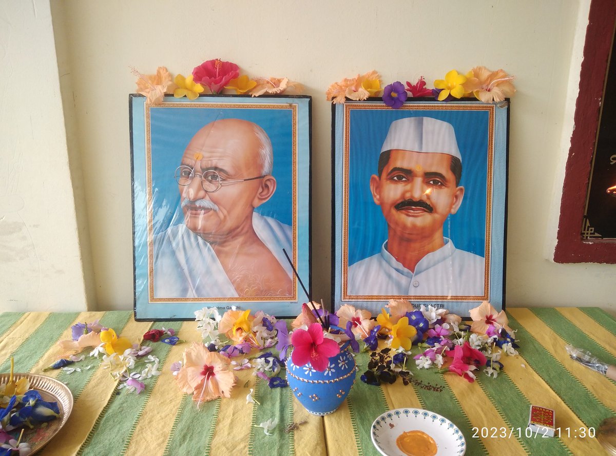 Oav_Saharpada's tweet photo. ଓଡ଼ିଶା ଆଦର୍ଶ ବିଦ୍ୟାଳୟ, ସାହାରପଡ଼ା ଠାରେ ଗାନ୍ଧୀ ଓ ଶାସ୍ତ୍ରୀ ଜୟନ୍ତୀ ଅବସରରେ "ସ୍ଵଚ୍ଛ ଭାରତ ଦିବସ - ୨୦୨୩" ପାଳିତ ହୋଇ ଯାଇଛି।
#ଶ୍ରମଦାନ_ସ୍ଵଚ୍ଛତାଅଭିଯାନ
#ରାମଧୂନ_ଗାୟନ
#ସ୍ଵଚ୍ଛତା_ଶପଥ_ପାଠ
#ସ୍ମୃତିଚାରଣ

@OAVS_Official 
@SMEOdisha 
@DeoKeonjhar 
@MoSarkar5T 
@CMO_Odisha https://t.co/3IbQZlCpVC