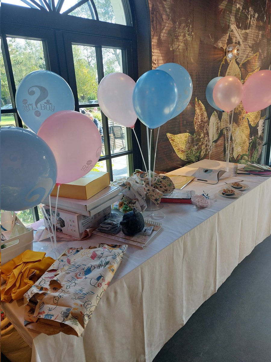 Gisteren genoten van mijn babyshower. Wat een verrassing!!!
Nog een paar weken en dan antwoord op de grote vraag: jongen of meisje???
#babyshower #zwanger