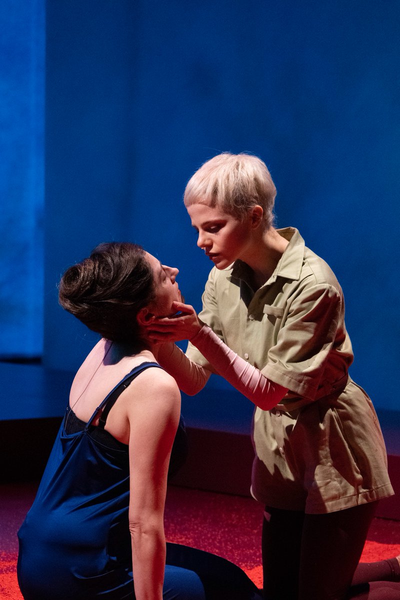blnensemble's tweet photo. wir starten in die Feiertags-Theaterwoche und zeigen u.a. am Wochenende die Wiederaufnahmen von "Der Theatermacher" und "Phädra, in Flammen". außerdem stehen "Fremder als der Mond" und "Clockwork Orange" auf dem Spielplan. #BEtheatermacher #BEflammen #BEmond #BEclockwork https://t.co/4E2IQqeiCs