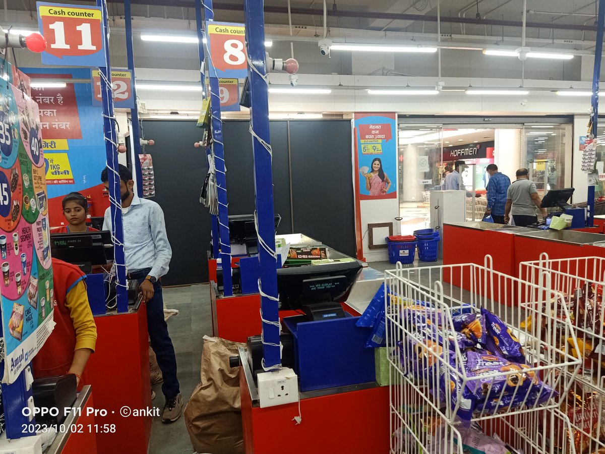 kumarankit2125's tweet photo. There are 18 billing counters in this store but only 3,4 counters are always open.  Customer has to face problem every time...and they have to stand in long queues, this store is the biggest store in Deoghar.. Vioray building Deoghar jharkhand 814112 https://t.co/ujkkFI0IdA