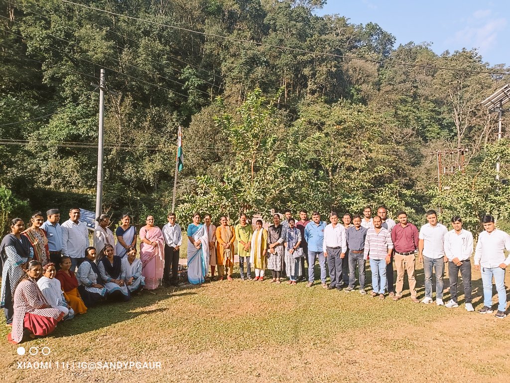 NrlmDugadda's tweet photo. #12
आज दिनांक 02.10.2023, को विकास खण्ड कार्यालय दुगड्डा में राष्ट्रपिता श्री महात्मा गाँधी एवं पूर्व प्रधानमंत्री श्री लाल बहादुर शास्त्री जी की जयंती मनाई गई एवं समस्त स्टाफ द्वारा सफाई अभियान चलाया गया।
#NRLM #aspirationalblock #usrlm https://t.co/4mUsIPapV5