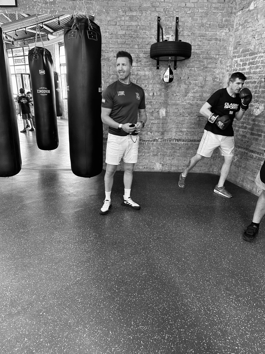 BoxingStudio's tweet image. Muchas felicidades Maestro! 🎉
Gracias por enseñarnos todo sobre  el boxeo y lo más importante sobre la vida. 
Eres único ✨🥊 @MBerdonce