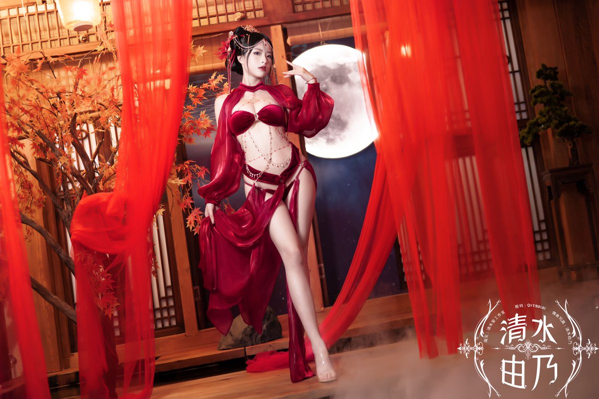 云想衣裳花想容，春风拂槛露华浓

👗：moli清茶 https://t.co/JhaORsJx3J