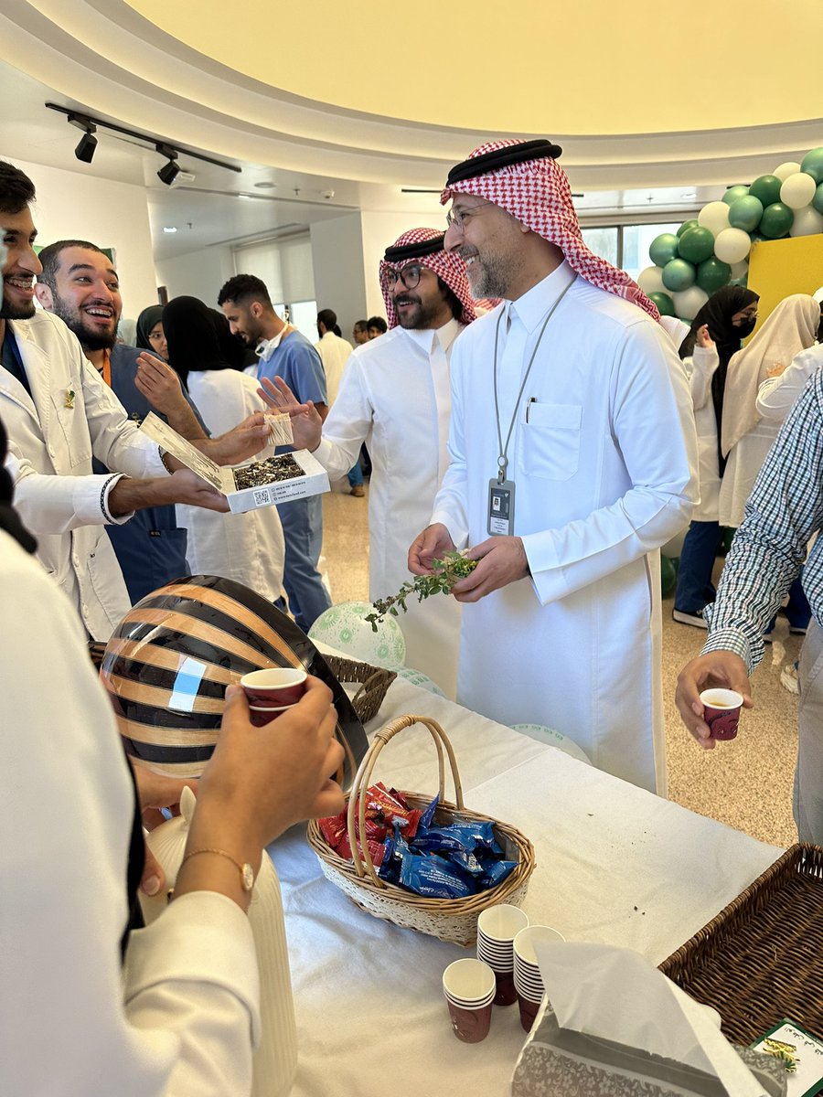 IAUDentArt's tweet photo. ✨الاحتفال باليوم الوطني مع نادي ثنايا للفنون✨🇸🇦🇸🇦
✨دام عزك ياوطن✨🇸🇦🇸🇦
@IAUdent 
#نادي_ثنايا_للفنون https://t.co/8UPCFigdNL