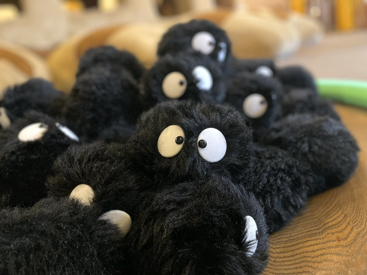 100匹ぐらいかな」 「70匹ぐらいじゃない！？」 ネコバスルームに