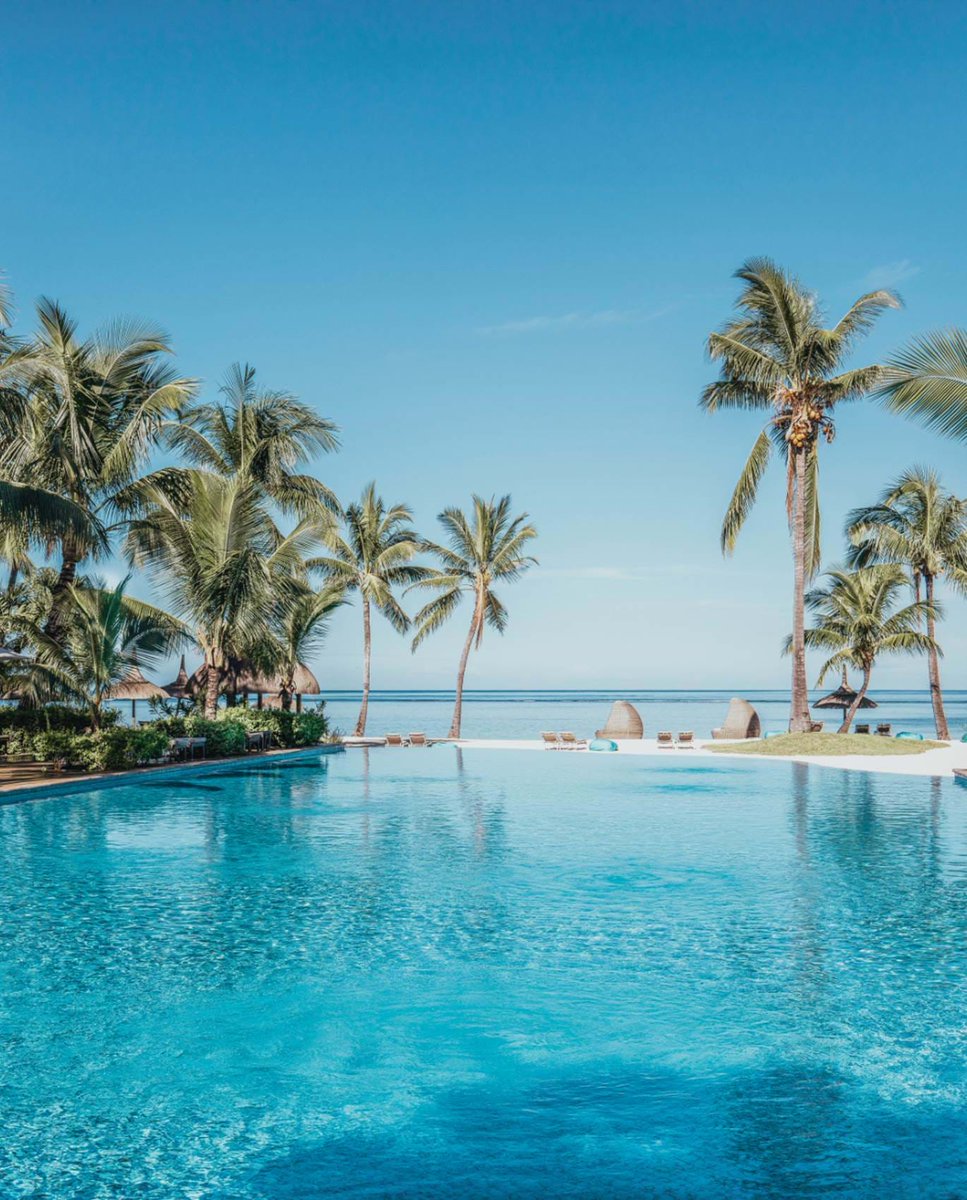 MiMundoTravel2's tweet photo. El @SugarBeachMru es un precioso hotel en la costa oeste de #Mauricio, en la zona con más vida nocturna. Playas de arena blanca, maravillosas puestas de sol, 3 piscinas, 3 restaurantes... https://t.co/UtmTS6OBKK