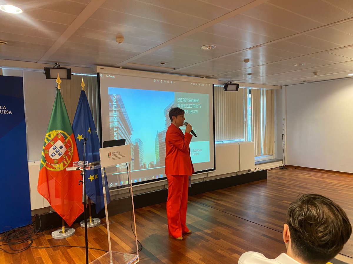 SolarPowerEU's tweet image. We need a #SolarPowerHouse 🏠, including regulatory stability in the EU Electricity Market Design...#Energysharing  will make it possible to share electricity &amp;amp; strengthen solar's ☀️ public support"

-  Our CEO @SolarWalburga at our joint breakfast ☕️workshop with @RPPortugalUE