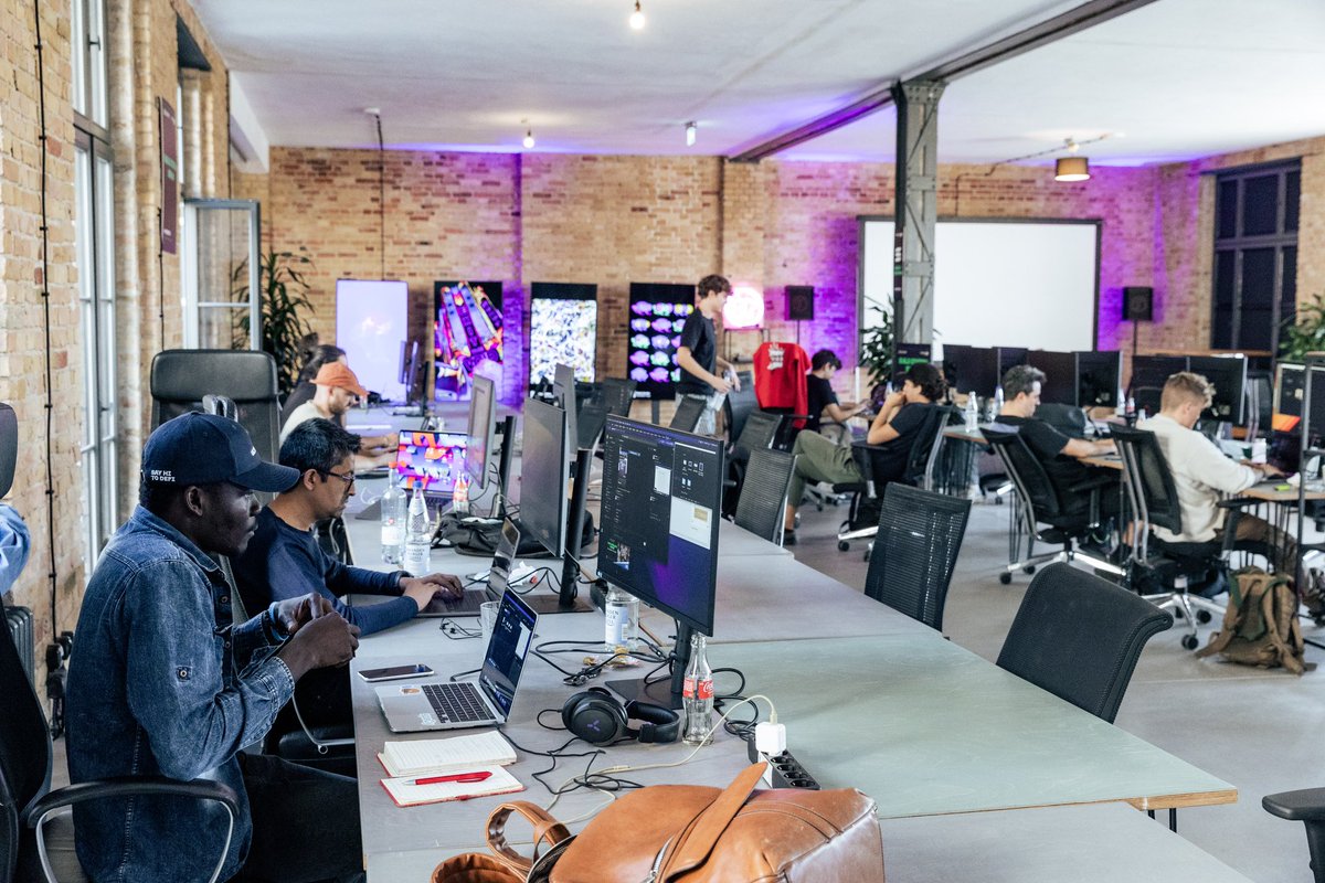 zCase_'s tweet image. GM everyone, good start into the week✨

we are opening the doors for the second week at #BuildStationBerlin very excited to see y‘all building for #HyperdriveHackathon 🏗️