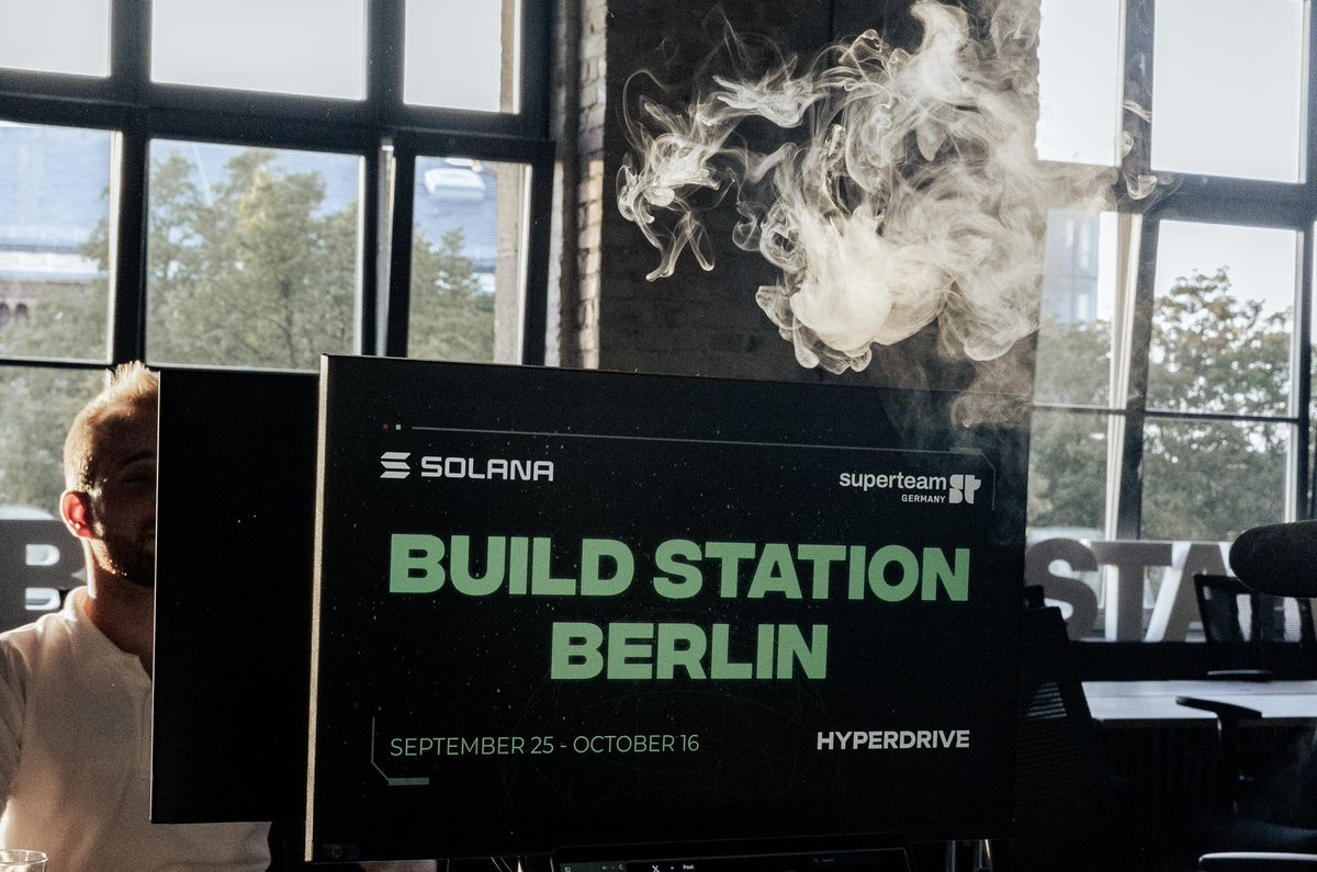 zCase_'s tweet image. GM everyone, good start into the week✨

we are opening the doors for the second week at #BuildStationBerlin very excited to see y‘all building for #HyperdriveHackathon 🏗️