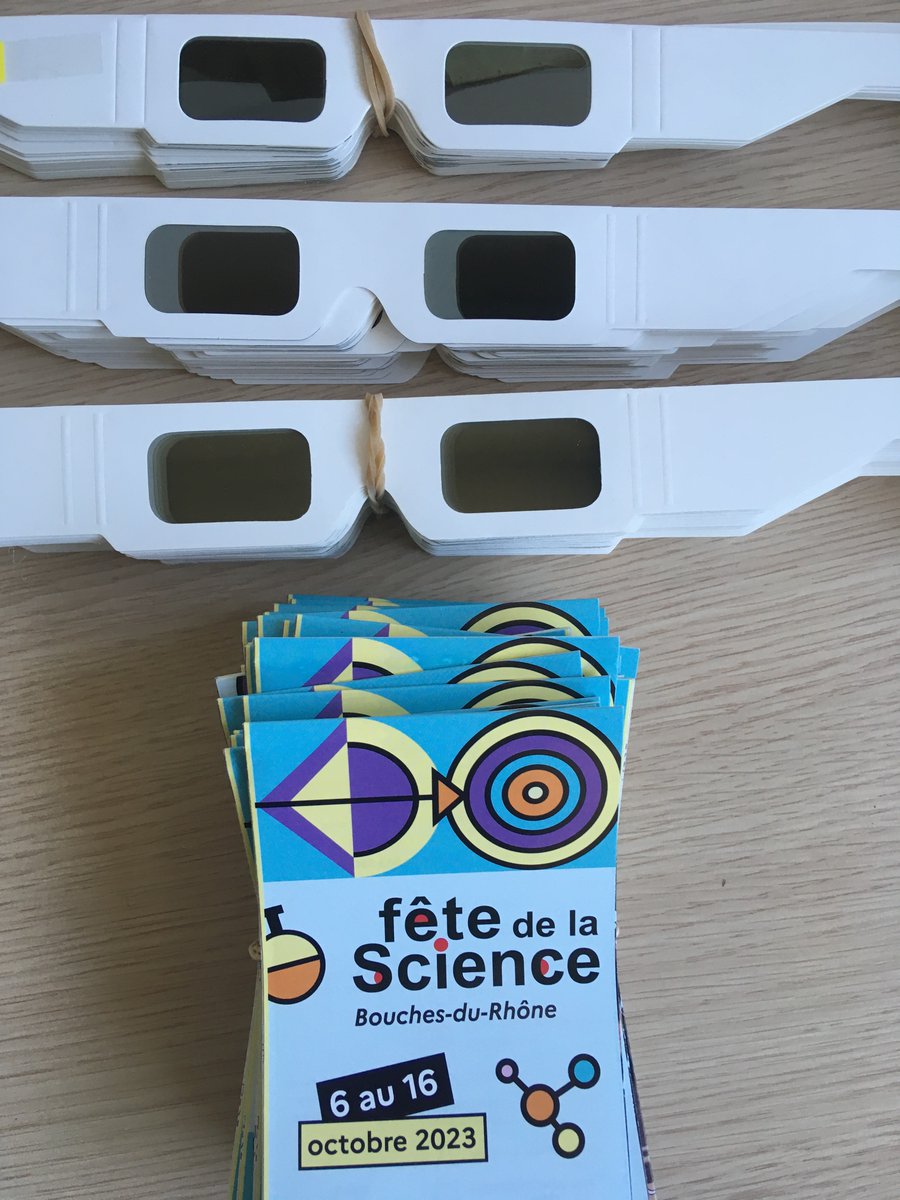 PFerrandFresnel's tweet photo. Préparatifs pour mes interventions en collèges dans le cadre de "sciences dans les classes".  #FDS2023 https://t.co/Xn0sdGTLJk
