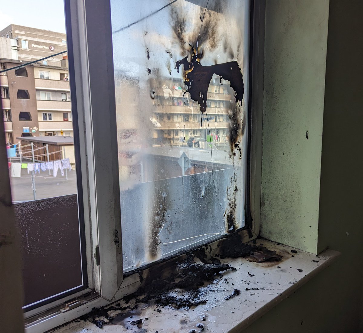 DubFireBrigade's tweet photo. A working smoke alarm alerted neighbours to a fire in a flat this weekend. Tara Street firefighters were able to extinguish the fire and prevented any further spread. https://t.co/Mz5XrjGos7