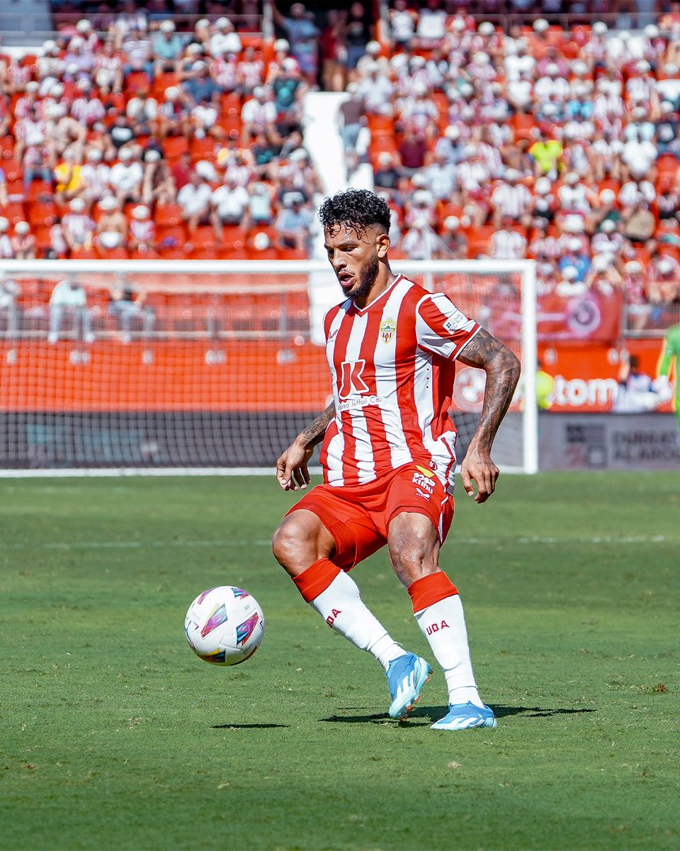 U_D_Almeria's tweet photo. Toda nuestra fuerza con Luis Suárez 💪❤️  

 Desde todo el club, te deseamos una pronta recuperación. https://t.co/u4shm6sI2F