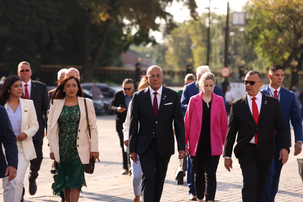 Llegamos a Moscú junto a nuestro Presidente de la Asamblea Nacional de Venezuela <a href="/jorgerpsuv/">Jorge Rodríguez</a> para participar en la Conferencia Parlamentaria Rusia América Latina 🇻🇪🇷🇺 un espacio para el debate y grandes acuerdos en función de la multipolaridad y el respeto a la soberanía.