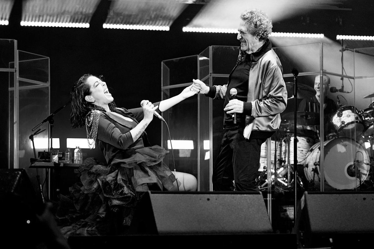RuthLorenzo's tweet photo. Las fotos de ayer, como en un flash, se agolpan en mis ojos y yo ya no estoy.

❤️‍🔥 @mrios 

#RockAndRíos 
📸 @CharlieBalibrea https://t.co/hyOQPbFx3w