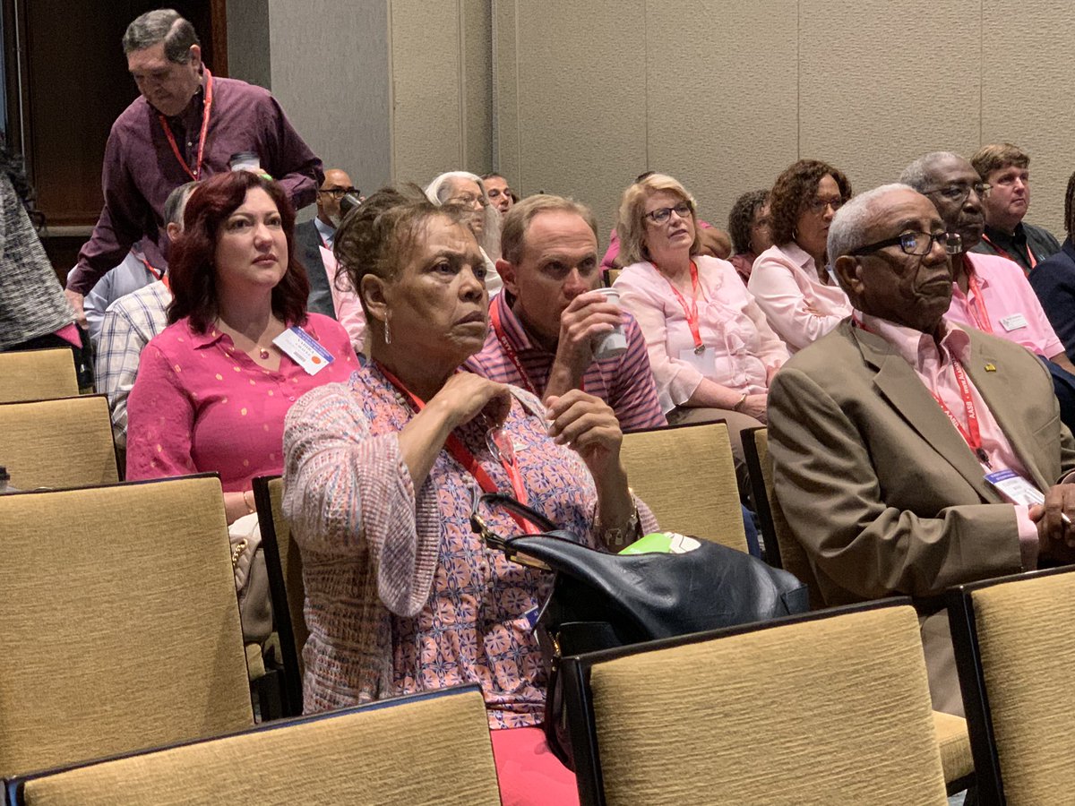 AlaSchoolBoards's tweet photo. Russellville City Schools Supt. Dr. Heath Grimes is off and running with this morning’s first breakout session, sharing Russellville City Schools story on Engaging families of ELL learners. #AASBFallConference@Grimes75 https://t.co/RKzNharPSi