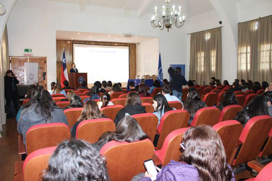 #UMCEnoticias Abordan uso de recursos digitales en aulas en Seminario "Fortalecimiento de la docencia con innovación y TIC en el sistema educativo" bit.ly/ticfid-umce