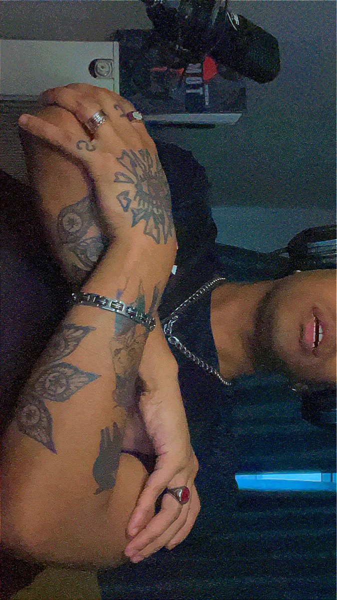 Marshonly_'s tweet photo. •Hi I’m Marshii :3

• new to #nsfw 

• 22

•bi

•DM’s are open so you can ask me what content you wanna see ;) 

•R + L for a surprise!! 🫣 https://t.co/Zbz8NUluKz
