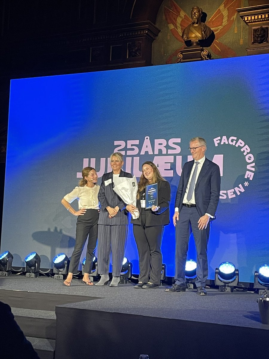 Kæmpestort tillykke til Ida Marie Klovborg Herman fra Matas Viborg, der vinder årets detailhandlens Fagprøvepris uddelt af <a href="/HKHANDEL/">HK HANDEL</a> og <a href="/DanskErhverv/">Dansk Erhverv</a> på Børsen #dkpol #uddpol