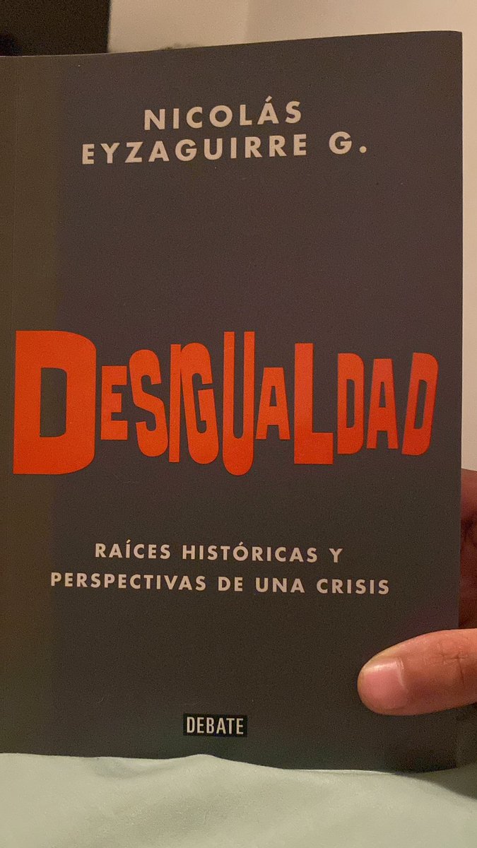 puente_portero's tweet photo. Un libro muy interesante de economía y política. Y nos muestra como a funcionado la economía chilena a nivel global durante y después de la dictadura en Chile. Ojito que no soy un experto ni en economía ni en política, sin embargo, me gusta informarme de lo que paso en Chile 🇨🇱 . https://t.co/hKp4YUwkq5