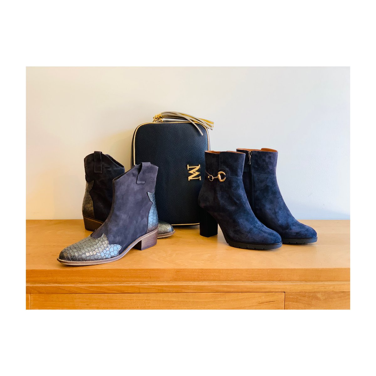 Blue-tiful💙
Have a Nice week💙
#louiseschoenen #elegantievanformaat #grotematendamesschoenen #tallstyle #largeschoes #plussizeshoes #tallfashion #longfeetdontcare #bigsizeshoes #shopping #shoes #webshop #dendermonde #mondieuxmadame #robertodangelo #dansishoes #handtas