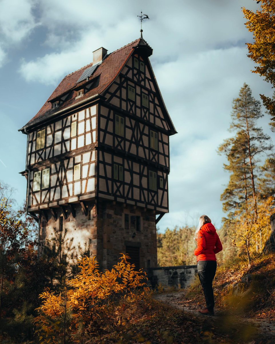 Autumn - the season that killed summer with the softest kiss! 💋🍁
#visitgermany #entdeckedeutschland #roamtheplanet #thueringen #folkgreen #folkgood #wondermore #wildernessearth #stayandwander #roamnation #moodygrams #yellowroamers #wearetravelgirls