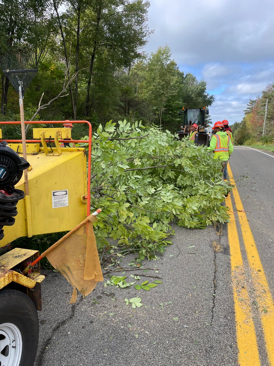 NYSDOTBuffalo's tweet photo. A crew from our Chautauqua County maintenance residency trimming trees along Route 76 in the town of Sherman

Use caution and obey all traffic control devices when driving through a work zone https://t.co/5PItI5w64d